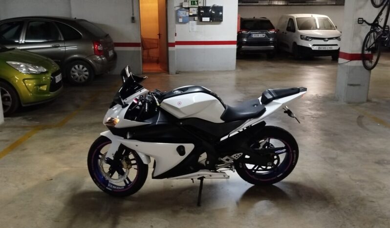 
								Yamaha YZF-R125 full									